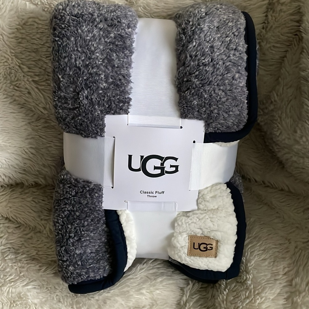 Classic UGG fluff throw 50x70